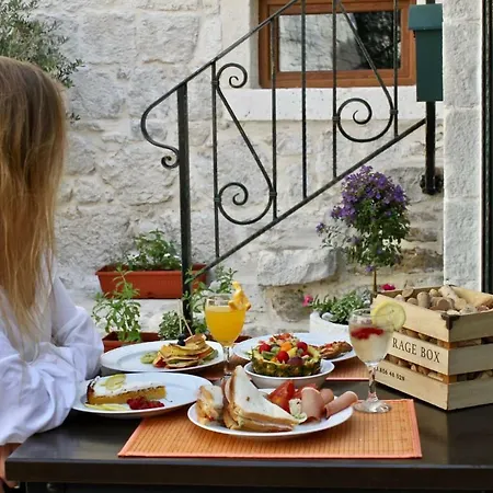 Luxury Boutique Stone Palace Apartament